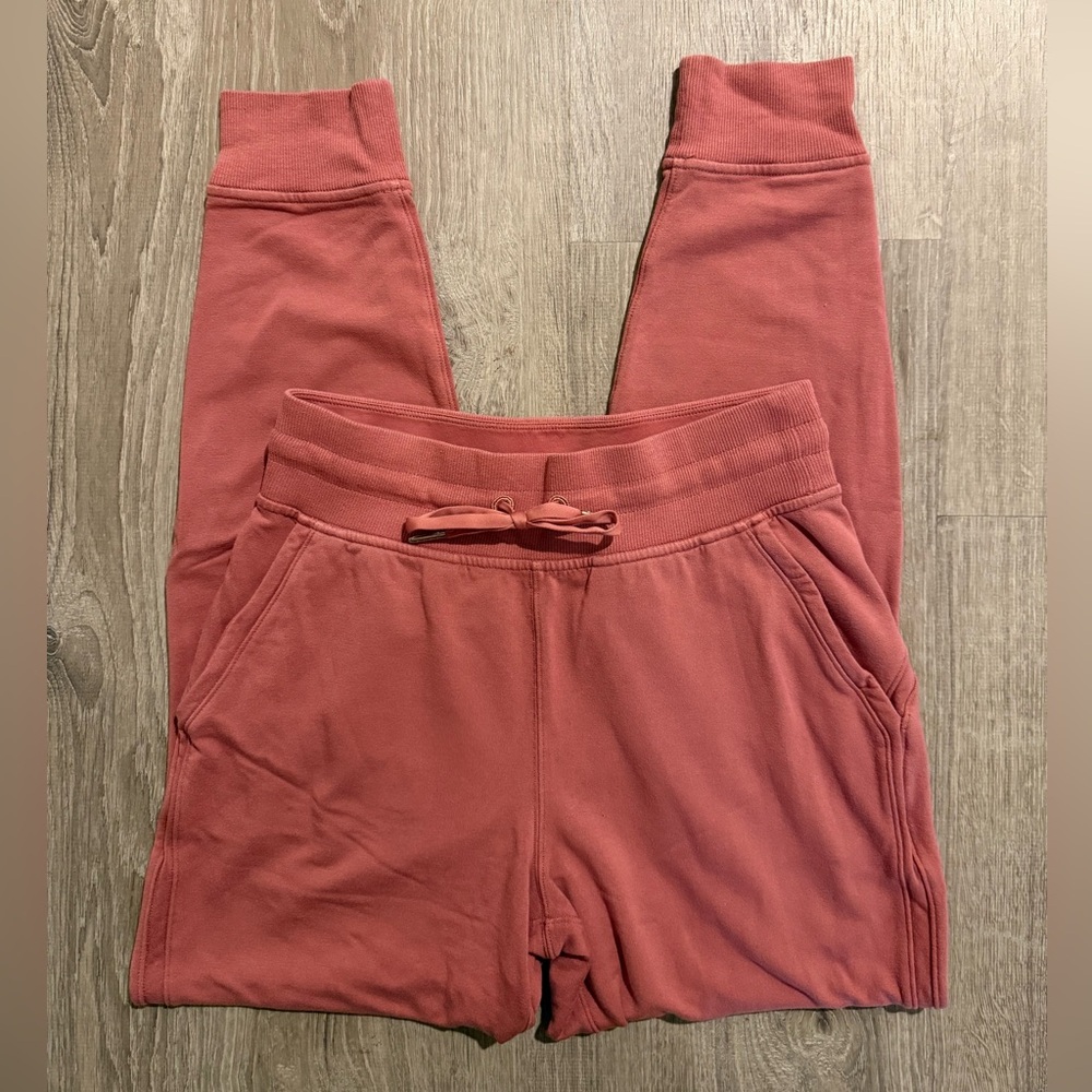 Lululemon Cuffed Sweatpants (4)
